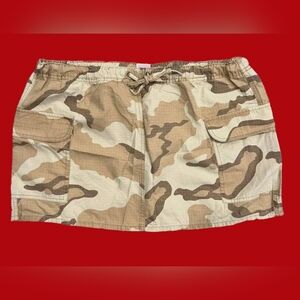 Women’s Camo Utility Cargo Mini Skirt - XL (NWOT)